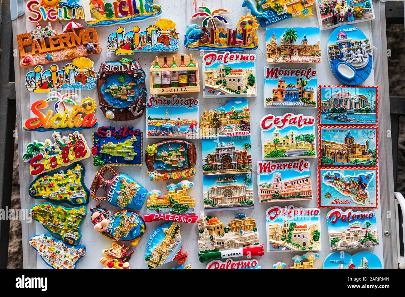 Italien, Sizilien, Provinz Palermo, Palermo. April 2019. Souvenirs für Touristen in Palermo. Stockfoto