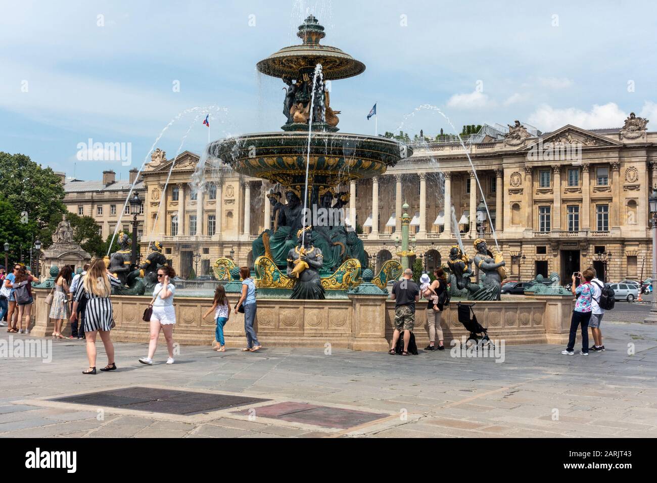 Fontaine des Fleuves in Place de la Concorde, Tuileries Quarter, Paris, Frankreich Stockfoto
