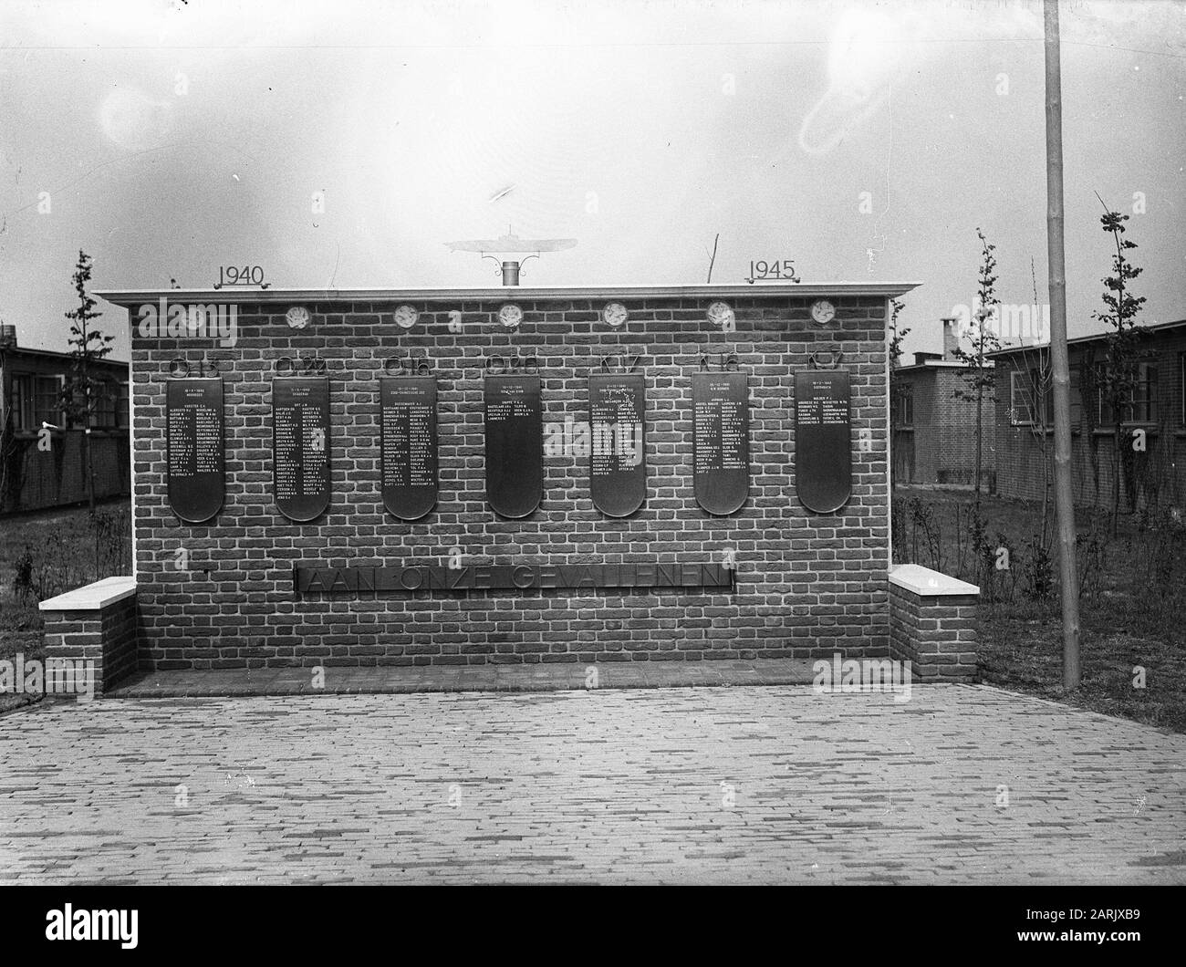 U-Boot-Dienst zum vierzigjährigen Jubiläum. Datum des Denkmals: 18. Juni 1947 Ort: Rotterdam-Schlüsselwörter: Gedenkstätten, Marine Stockfoto