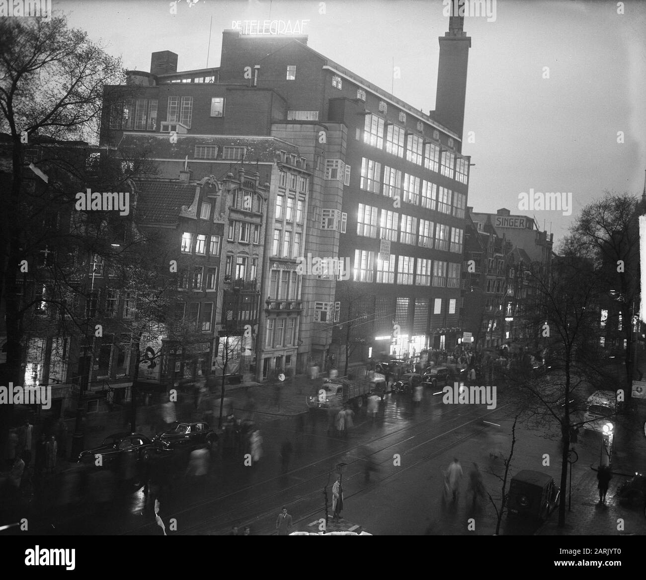 Wahlergebnisse zu Nieuwezijds Voorburgwal Datum: 27. april 1950 Ort: Amsterdam Stichwörter: Wahlen Stockfoto