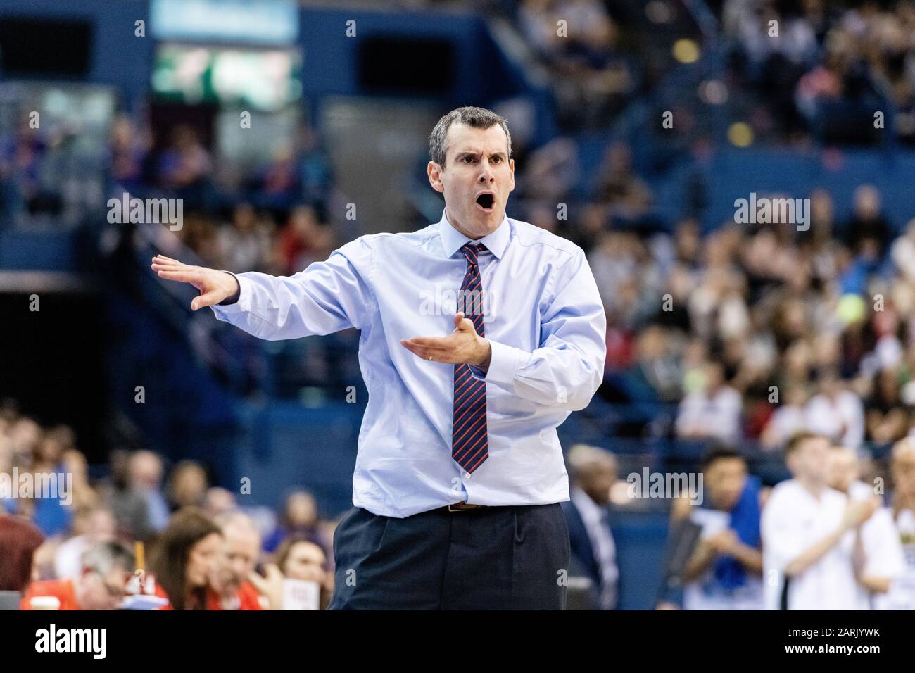 Birmingham, Großbritannien, 26/01/2020. BBL: Cup-Finale in der Arena Birmingham Ein hervorragendes MenÕs-Cup-Finale mit Bristol Flyers gegen Worcester Wolves. Trainer Andreas Kapoulas von Bristol Flyers schrecke während des Spiels an der Ref. (C)pmgImaging Stockfoto