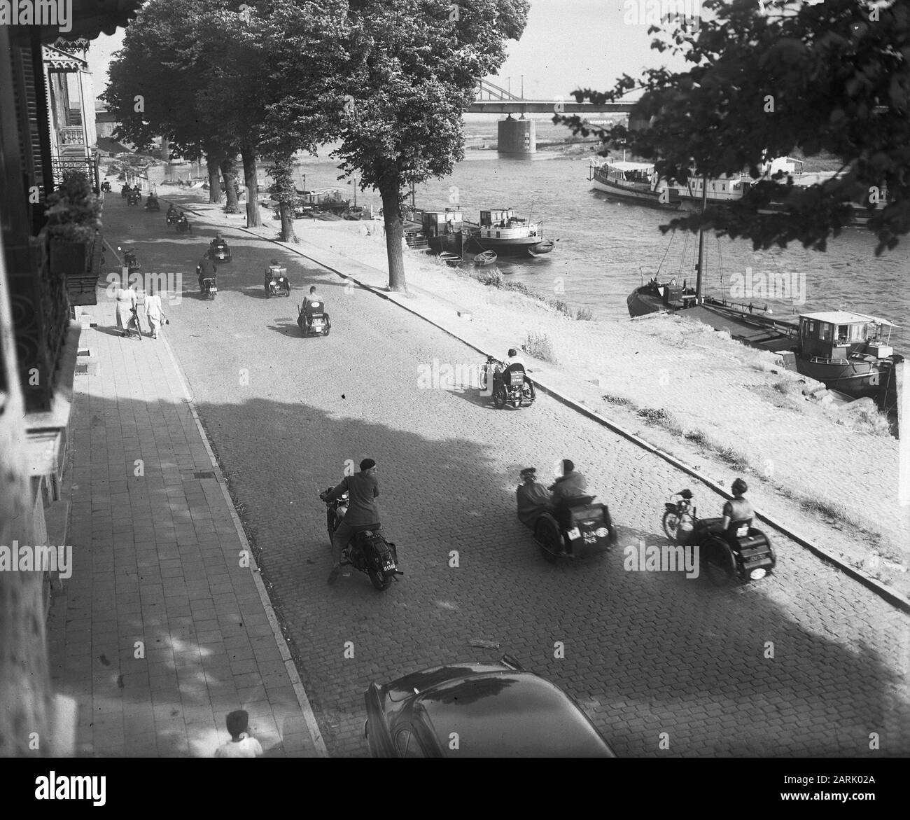 English Disabled People in Arnhem (Rijnkade) Datum: 13. Juni 1950 Ort: Arnhem Keywords: Behinderte, Flüsse, Fahrzeuge Stockfoto