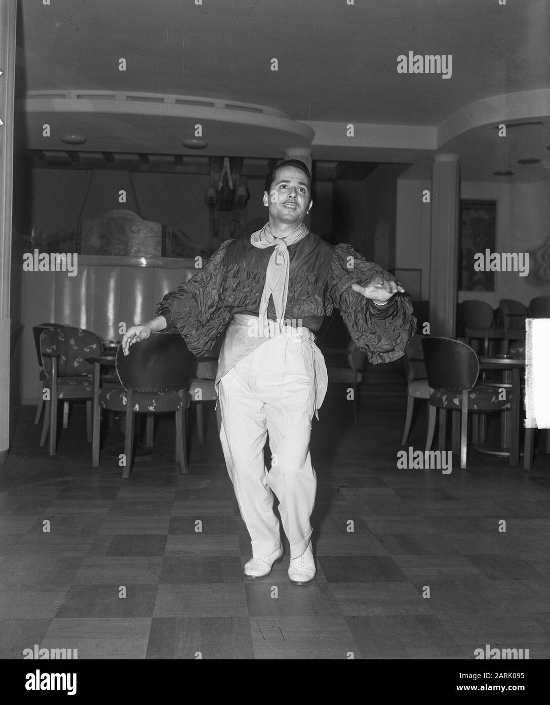 Spanischer Sänger in Noordwijk Datum: 27. August 1950 Ort: Noordwijk Schlagwörter: Sänger Stockfoto