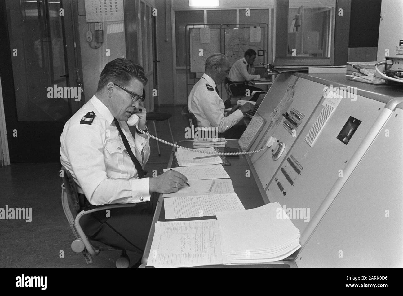 Verkehrsstation der Nationalpolizei in Driebergen; Einsatzort: 24. Juli 1970 Standort: Driebergen Schlagwörter: Polizei, Verkehr, Verkehrszentrale Institutionenname: Staatspolizei Stockfoto