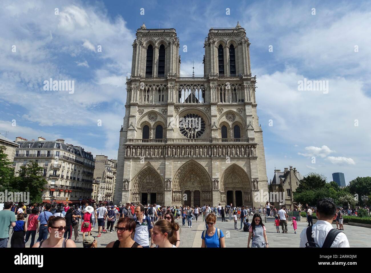 Westfassade der Kathedrale Notre-Dame gesehen vom Place Jean-Paul II, Ile de la Cité, Paris, Frankreich Stockfoto