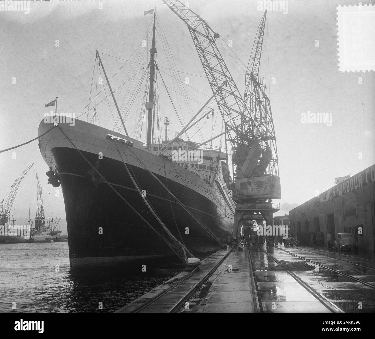 Abfahrt New Amsterdam ab Amsterdam für Amerika Datum: 11. November 1952 Ort: Amerika, Amsterdam Schlüsselwörter: Abreise Stockfoto