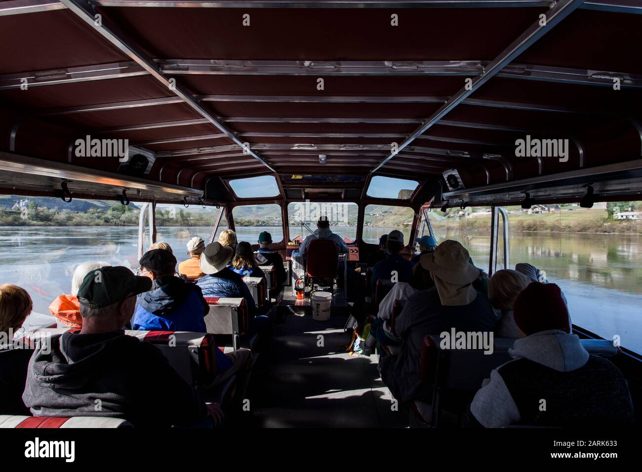 Ein Jetboot-Führer führt Touristen auf dem Snake River in Idaho. Stockfoto