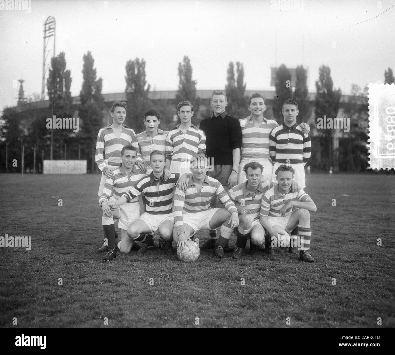 Elftal Blau-Weiß Datum: 26. Mai 1954 Schlagwörter: Mannschaften, Sport, Fußball-Institution Name: Blau-weiß Stockfoto