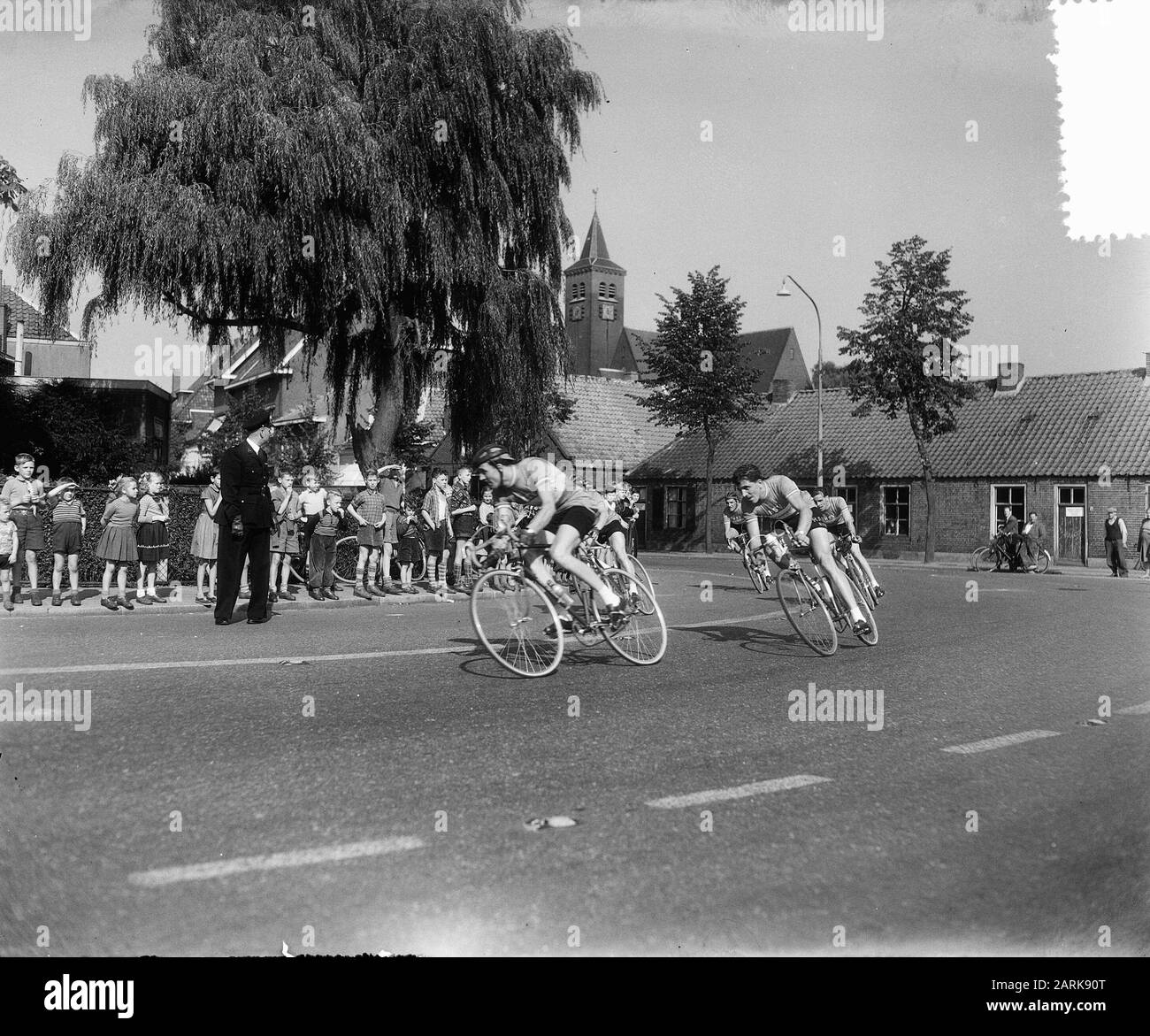 Rad-Klubmeisterschaft der Niederlande in Wijk bij Duurstede. Teamradverband H.S.V. Der Meister aus Haarlem Datum: 21. september 1955 Ort: Wijk bij Duurstede Schlagwörter: Sport, Radsport Stockfoto