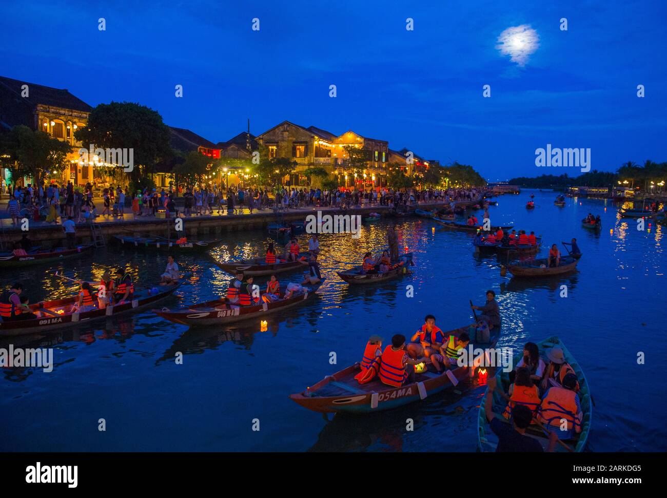 Der Bon Fluss in Hoi an Vietnam während des Full Moon Laterne Festivals Stockfoto