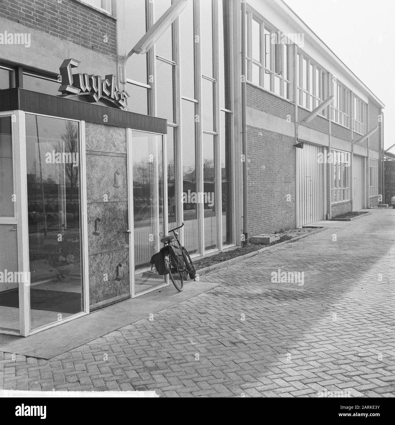 Außenansicht von Luyksafbriek in Diemen Datum: 10. März 1964 Standort: Diemen Schlüsselwörter: Name der äußeren Einrichtung: Luycks Stockfoto