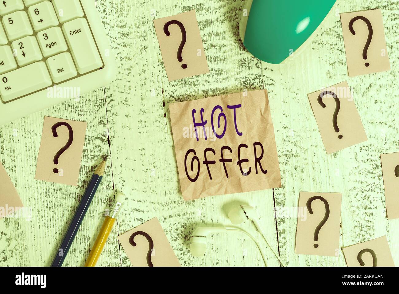 Konzeptionelle Handschrift anzeigen Angebot. Begriff Sinne Produkt oder Programm, zu reduzierten Preisen oder die Sätze schreiben Tools angeboten wird und Gekritzelt Stockfoto