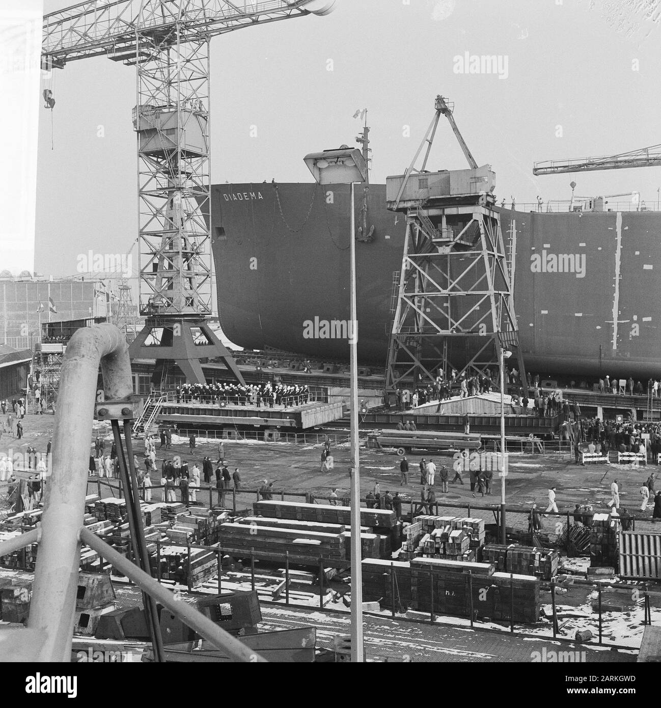 Shell-Tanker Diadema van Stack bei Wilton Fijenoord, 24.000 Tonnen (größte dort gebaut) Datum: 17. Februar 1966 Schlüsselwörter: Tankers Institution Name: Wilton-Fijenoord Stockfoto