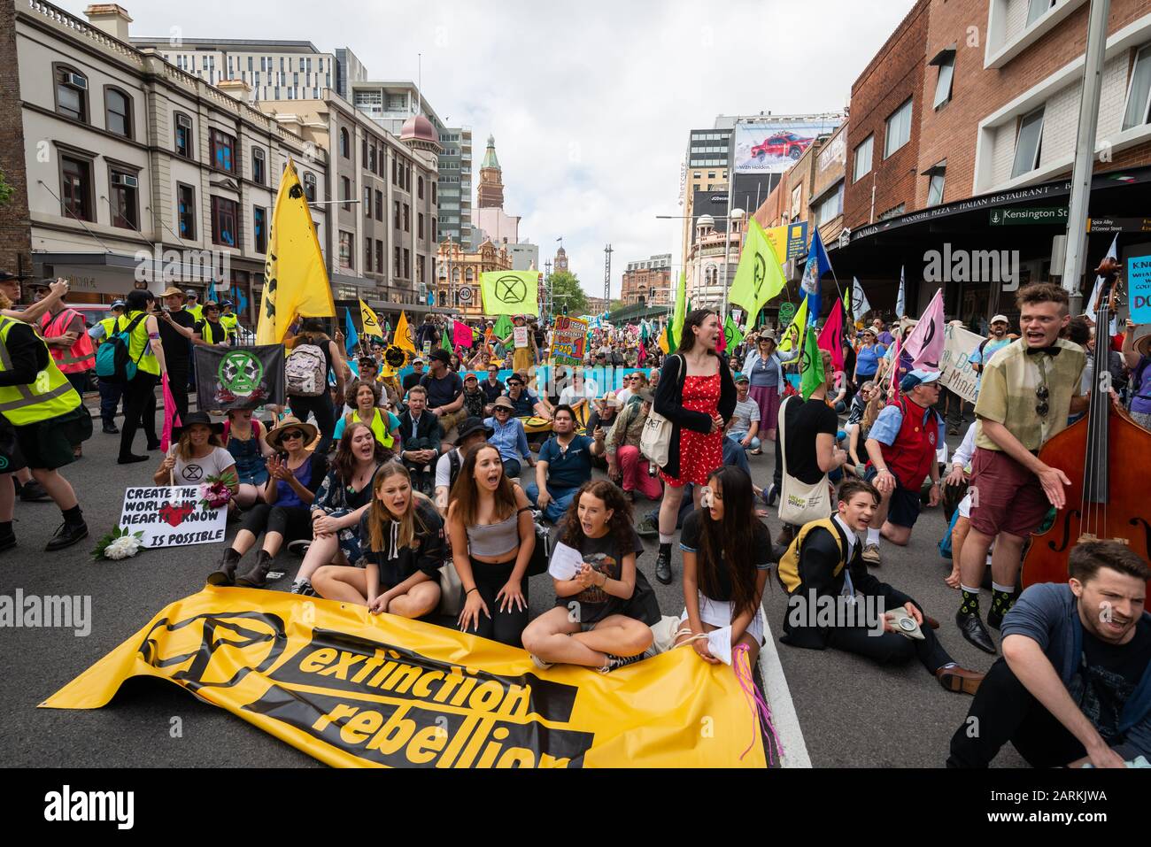 Sydney, Australien - 7. Oktober 2019 - Hunderte australische Extinction Rebellion Aktivisten versammeln sich im Belmore Park zu einem Protest gegen den Klimawandel. Stockfoto