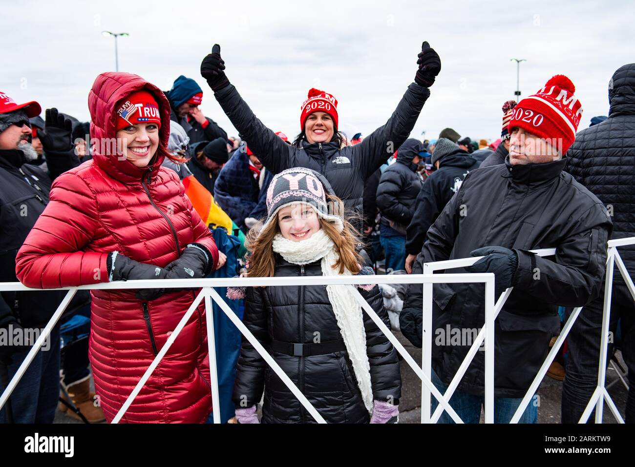 Wildwood, New Jersey, USA. Januar 2020. Tausende reihten sich stundenlang vor einer Abendveranstaltung ein, die Präsident Donald Trump im Wildwood Convention Center in New Jersey bezahlte. Januar 2020. Kredit: Chris Baker Evens / Alamy Live News. Stockfoto