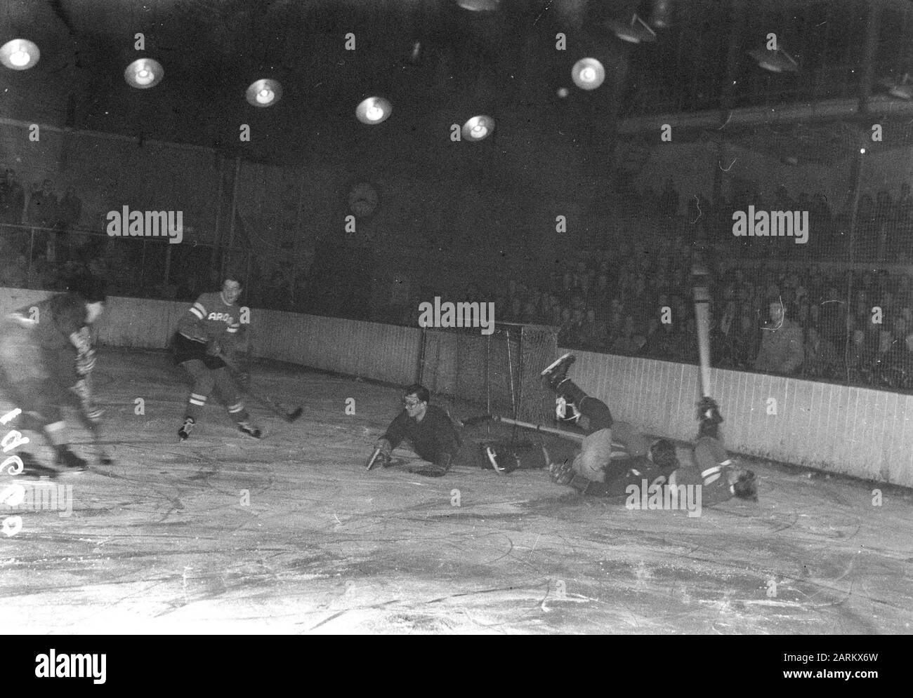 Wettbewerb Aroza Eisvögel (Eishockey) Datum: 5. Dezember 1946 Schlagwörter: IJHOCKEY, COMPETION Stockfoto