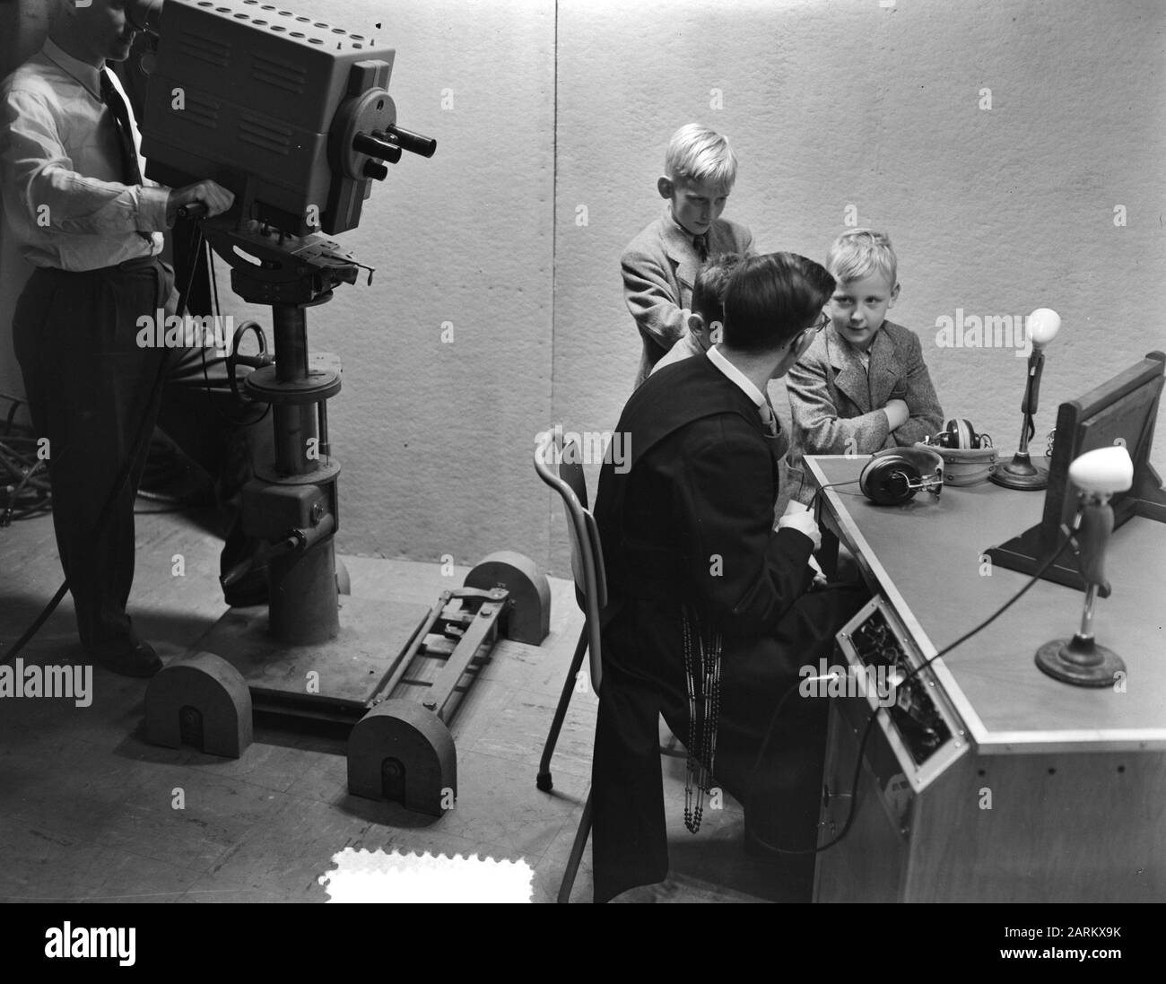 Erste Fernsehsendung KRO Datum: 16. Oktober 1951 Schlagwörter: Fernsehen Sendet Institutionenname: Kro Stockfoto