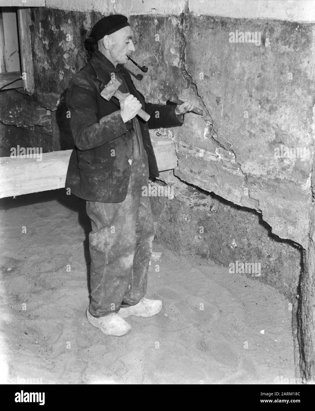 Sliedrecht scheur ik kerk Datum: 30. januar 1953 Ort: Sliedrecht, Zuid-Holland Schlüsselwörter: Kerk Stockfoto