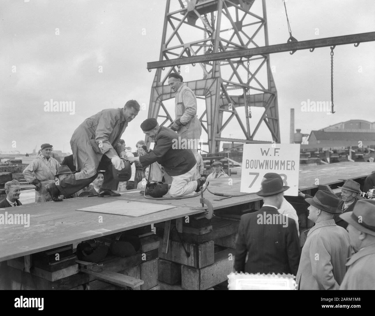 Kiellegging für neue Walfänger bei Wilton Fijenoord Datum: 3. November 1953 Schlagwörter: Walfänger Institutionenname: Wilton-Fijenoord Stockfoto