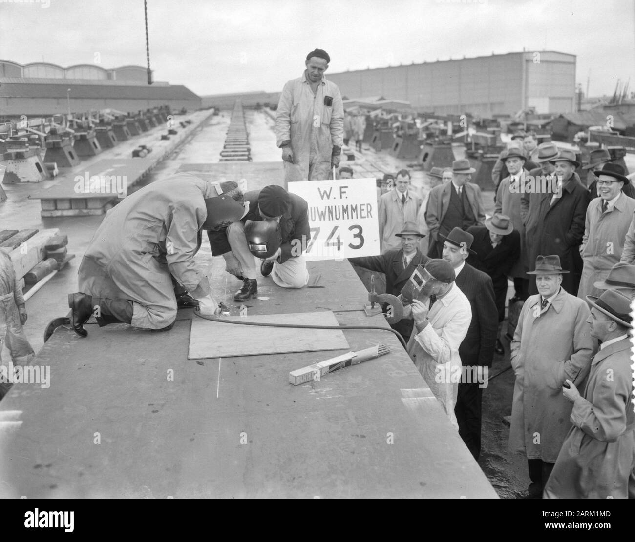 Kiellegging für neue Walfänger bei Wilton Fijenoord Datum: 3. November 1953 Schlagwörter: Walfänger Institutionenname: Wilton-Fijenoord Stockfoto