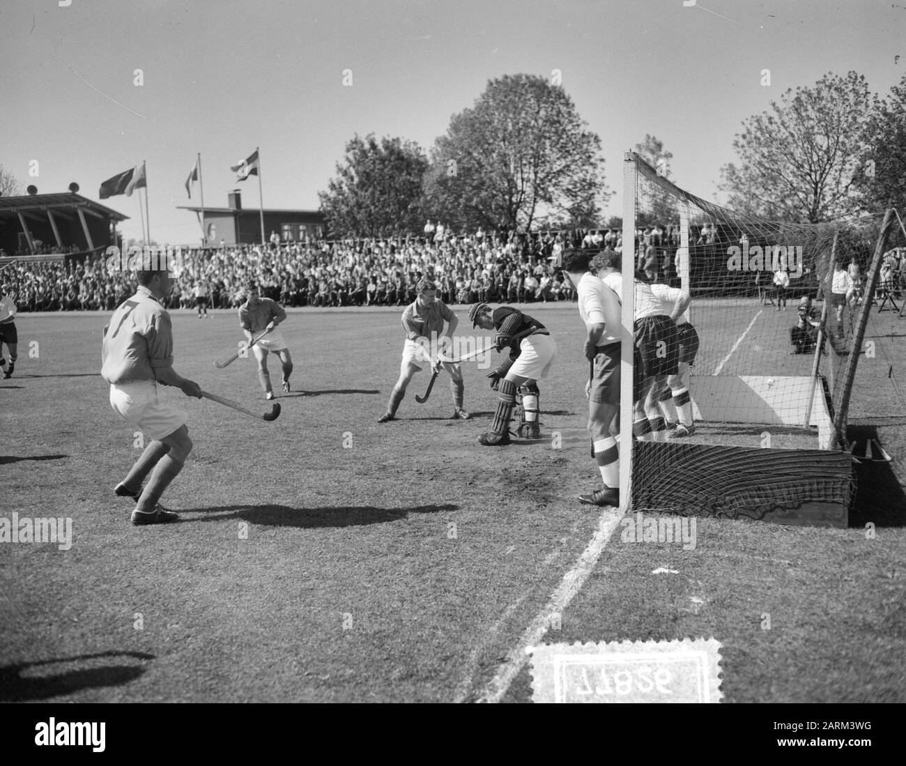 Hockey Holland gegen Polen. Strafsenat Eckdatum: 27. Mai 1956 Ort: Holland Schlagwörter: Hockey Stockfoto