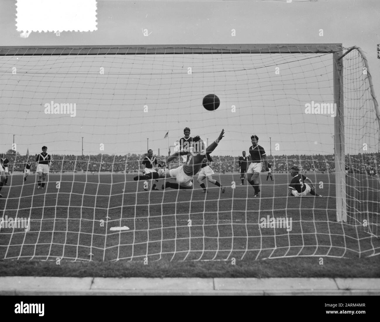 Enschede gegen Rapid JC. Torziel Datum: 2. September 1956 Ort: Enschede Schlüsselwörter: Ziele Institution Name: Rapid JC Stockfoto