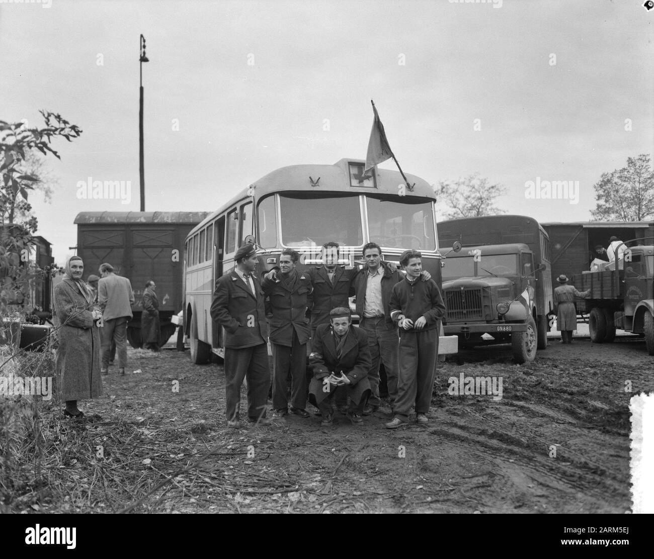 Versand Bekleidung und Lebensmittel vom Österreichischen Roten Kreuz Güterbahnhof Zerdorf Datum: 31. Oktober 1956 Schlagwörter: Kleidung, LEBENSMITTELEINSTELLUNG Name: Rotes Kreuz Stockfoto