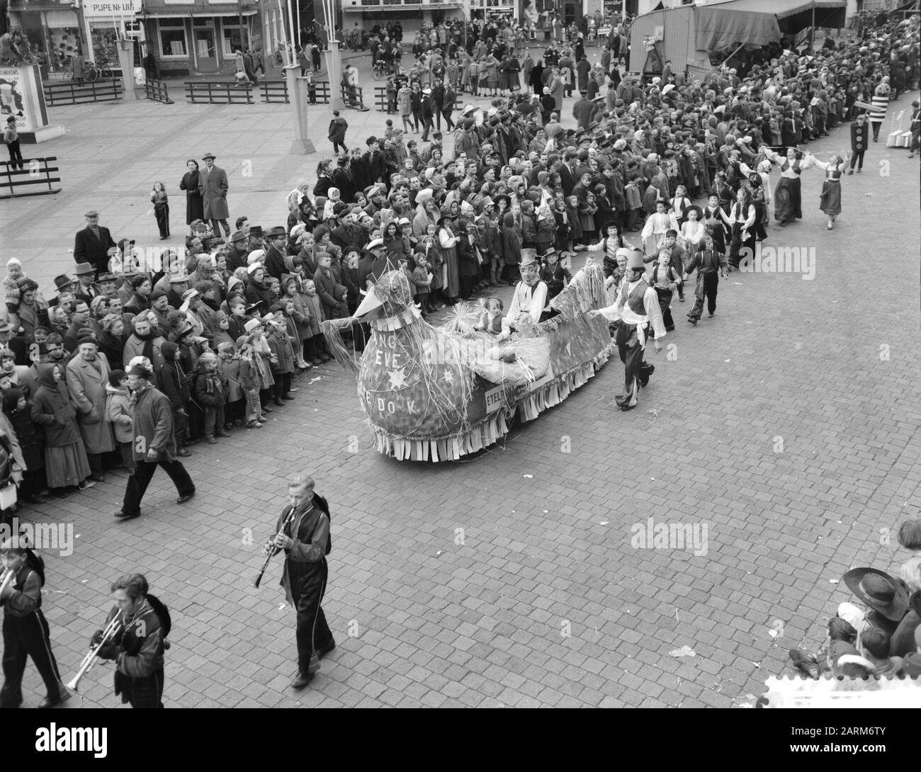 Kinderkarneval in den Bosch Datum: 18. Februar 1958 Ort: Den Bosch Schlagwörter: Karneval Stockfoto