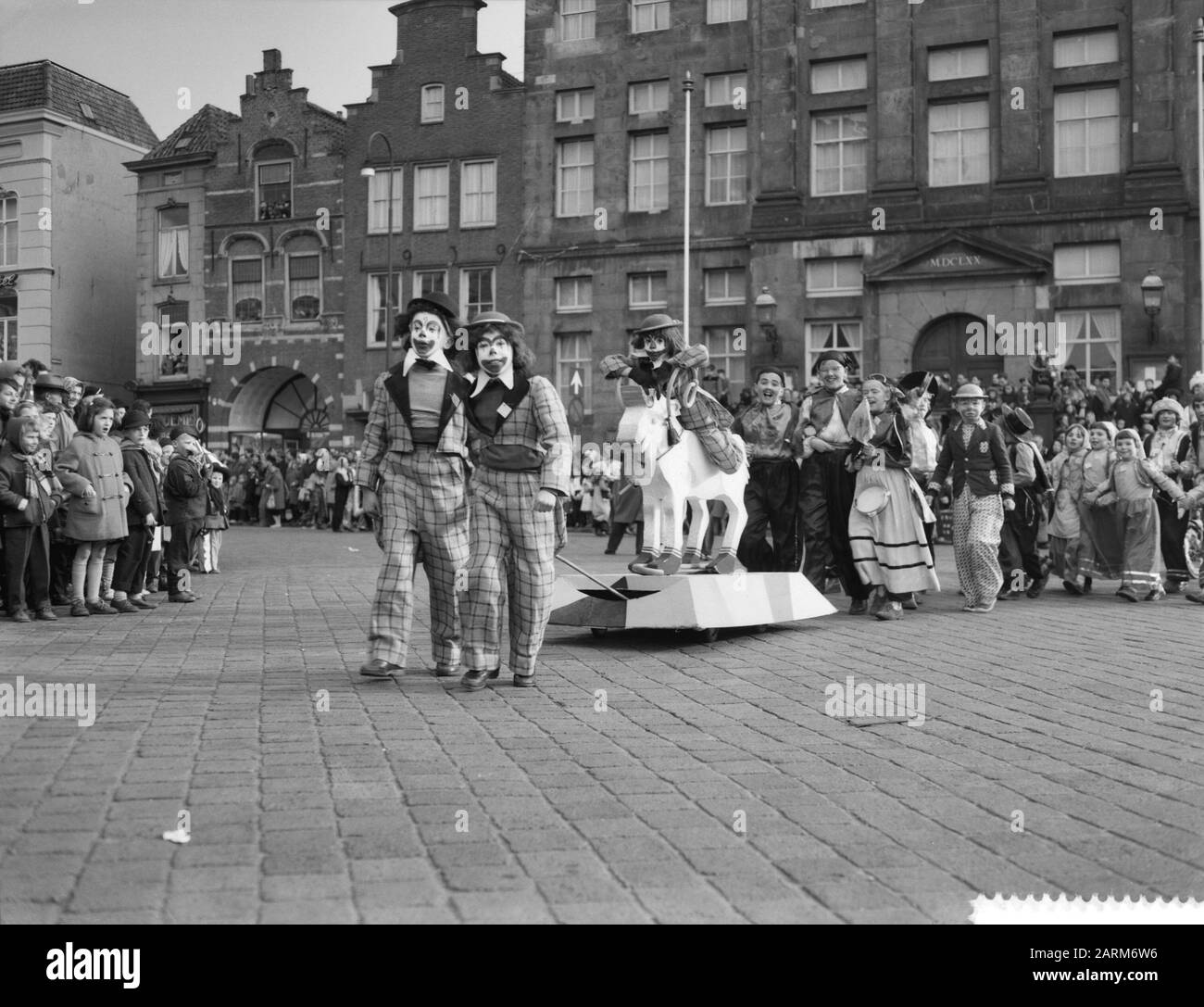 Kinderkarneval in den Bosch Datum: 18. Februar 1958 Ort: Den Bosch Schlagwörter: Karneval Stockfoto