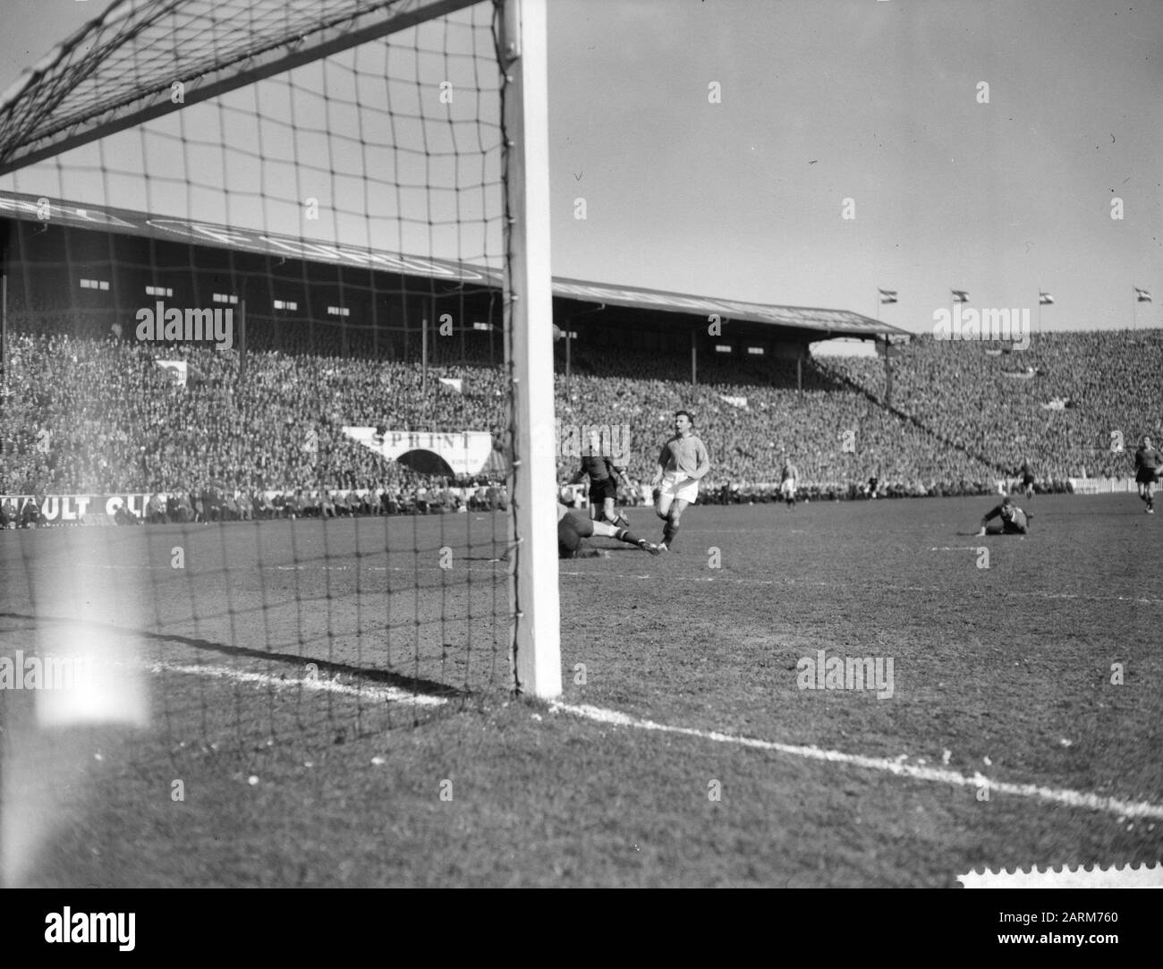 Fußball Belgien gegen Niederlande 2-7, Spielmomente Datum: 13. April 1958 Ort: Belgien, Niederlande Schlagwörter: Sport, Fußball Stockfoto