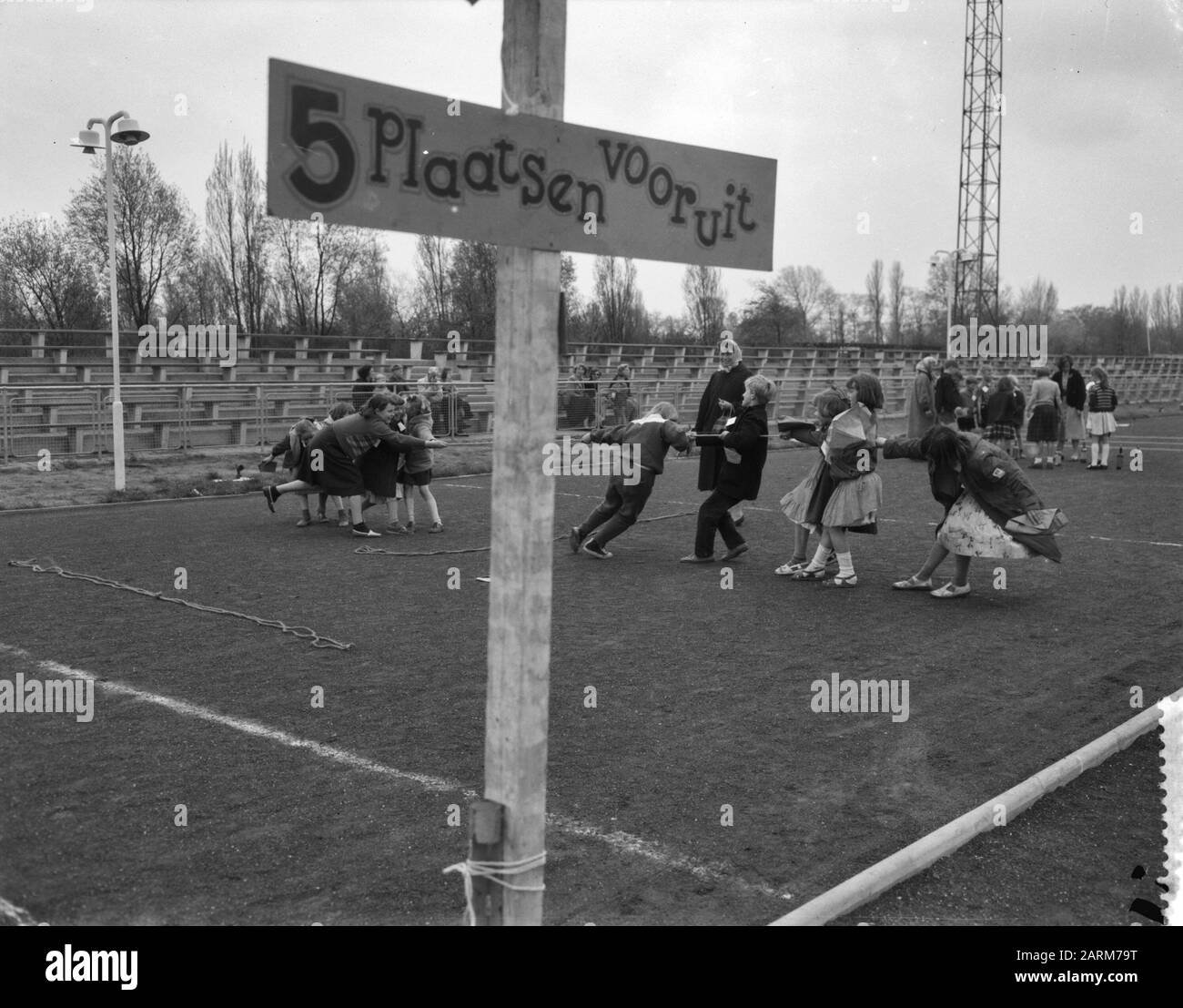 Ganzebord Spiele im Kontext der Amsterdamer Sportwoche Datum: 7. Mai 1958 Ort: Amsterdam, Noord-Holland Stockfoto