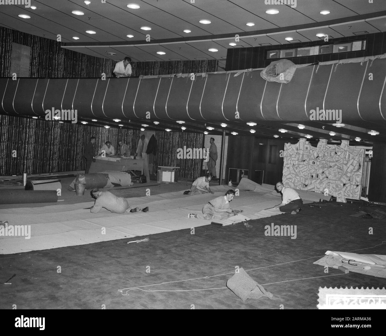 Inneneinrichtung des Flaggschiffes der HAL Rotterdams im Kinosaal (A) Datum: 14. Juli 1959 Stockfoto