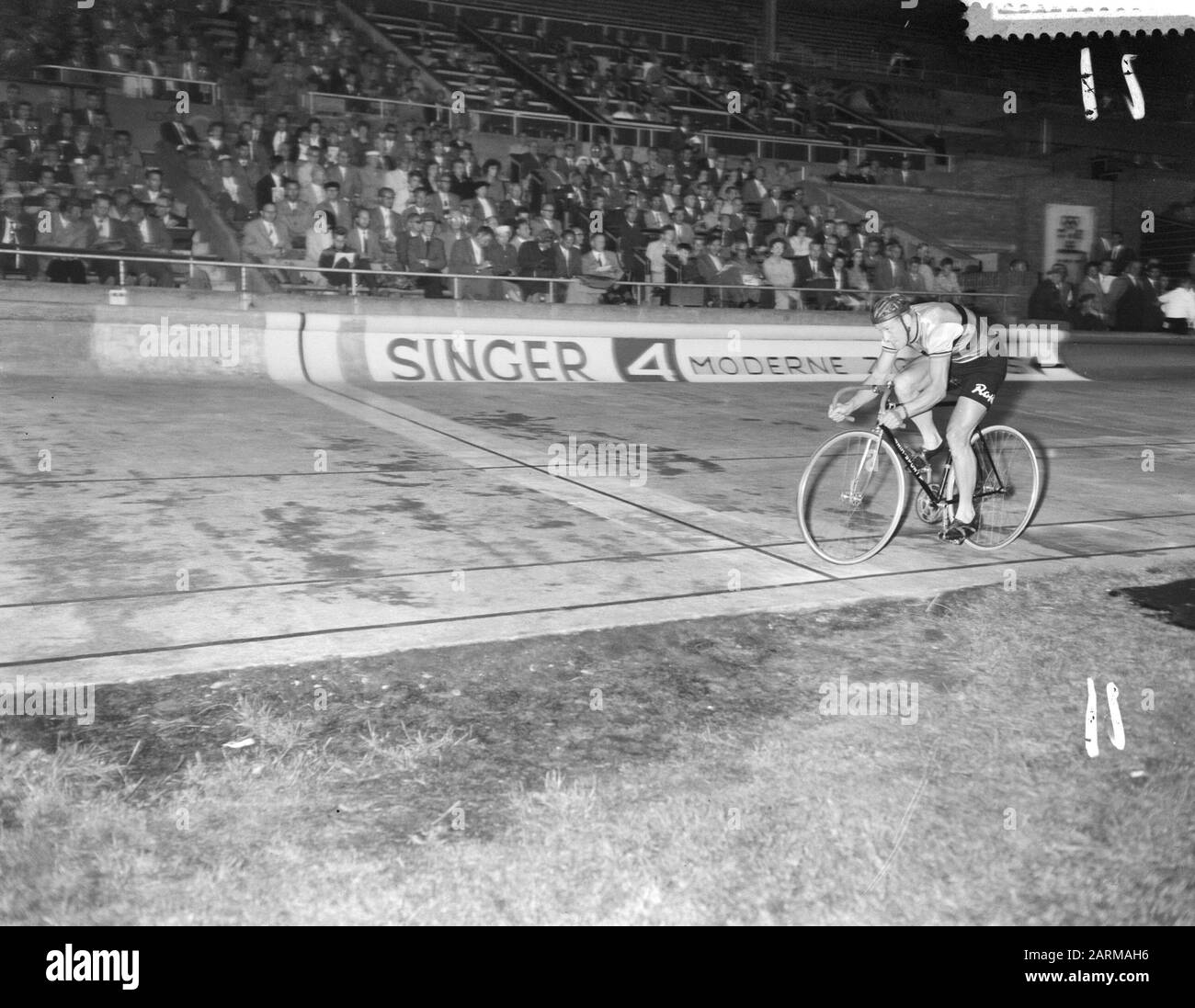 World Championship Cycling on the Track in Amsterdam Brankart (B) bei Chase Pros Annotation: Er wäre Dritter Termin: 14. August 1959 Ort: Amsterdam Schlagwörter: Bahnradsport persönlicher Name: Brankart, Jean Stockfoto