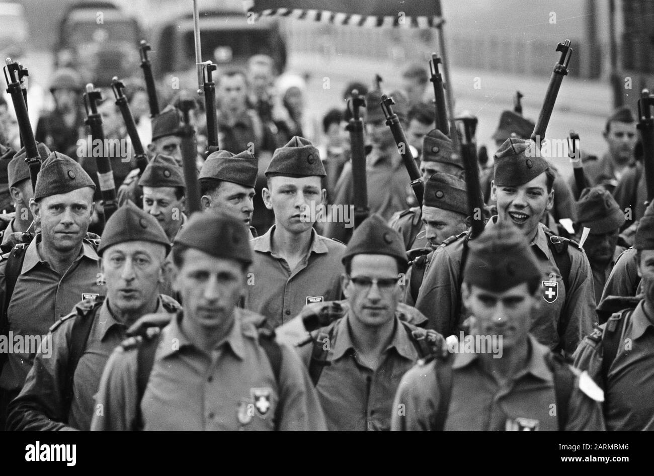 Vier Tage begannen, viele Soldaten aus der Schweiz gehen am Datum: 27. Juli 1965 Schlüsselwörter: MITARY, FOREDAys Stockfoto