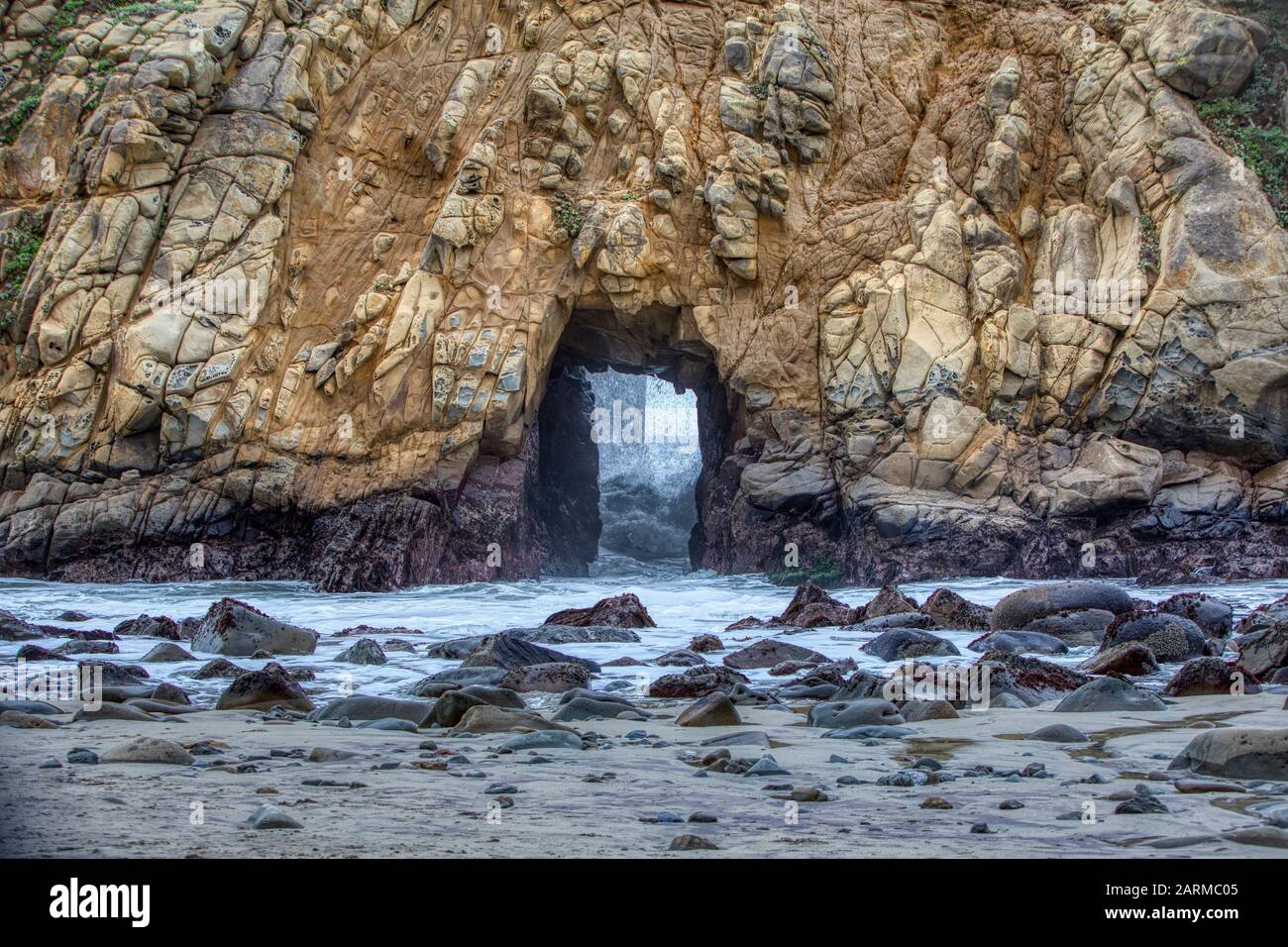 Keyhole Rock am Pfeiffer Beach, Big Sur, Kalifornien #KeyholeRock #PfeifferBeach #BigSur Stockfoto