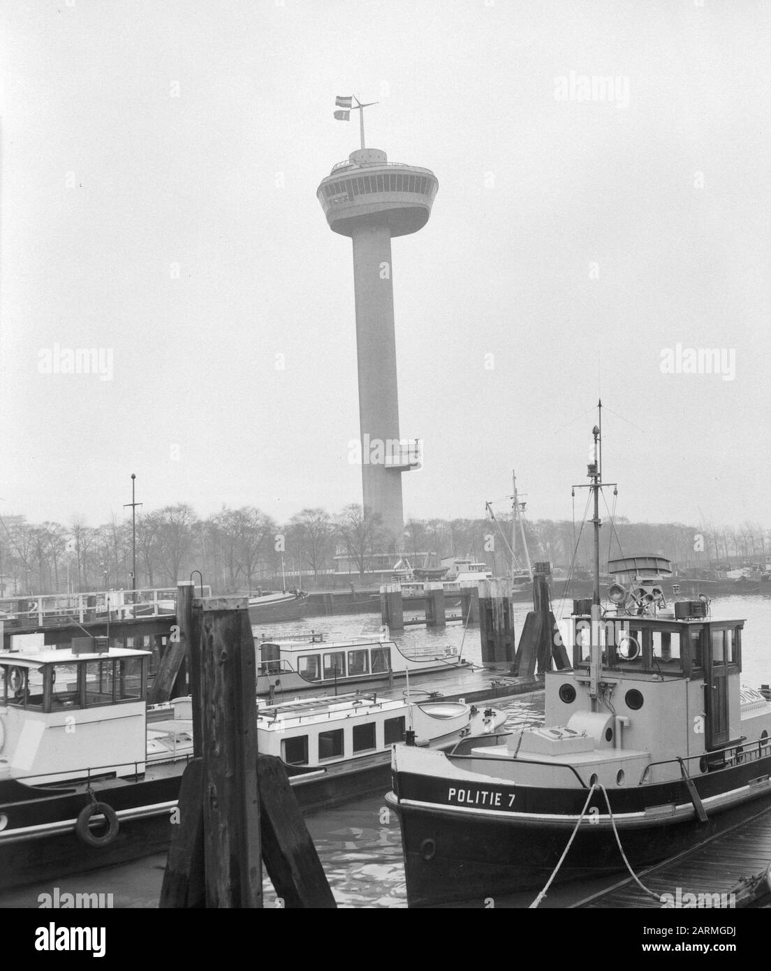 Der Euromast Euromast in Rotterdam-Anmerkung: Der Euromast (1958-1960) wurde von dem Architekten H.A. Maaskant anlässlich der Floriade in Rotterdam 1960 entworfen. National Monument Datum: 4. Februar 1961 Standort: Rotterdam, Zuid-Holland Schlüsselwörter: Rijnaken Institutionenname: Euromast Stockfoto