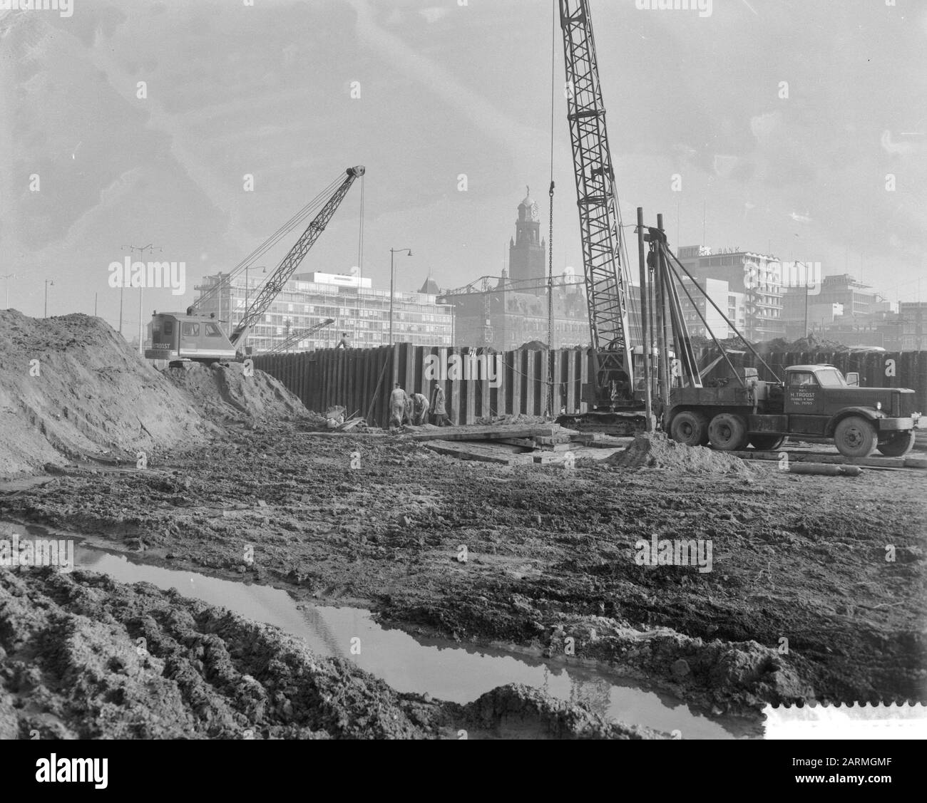 Meterobouw in Rotterdam Datum: 21. Februar 1961 Standort: Rotterdam, Zuid-Holland Stichwörter: Arbeit, Metrobouw Stockfoto