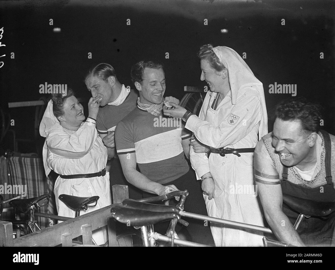 Zesdag at Antwerpen Schulte Boeis Datum: 14. Februar 1947 Ort: Antwerpen Schlagwörter: Sechs Tage, Radsport persönlicher Name: Boeis, schulte Stockfoto