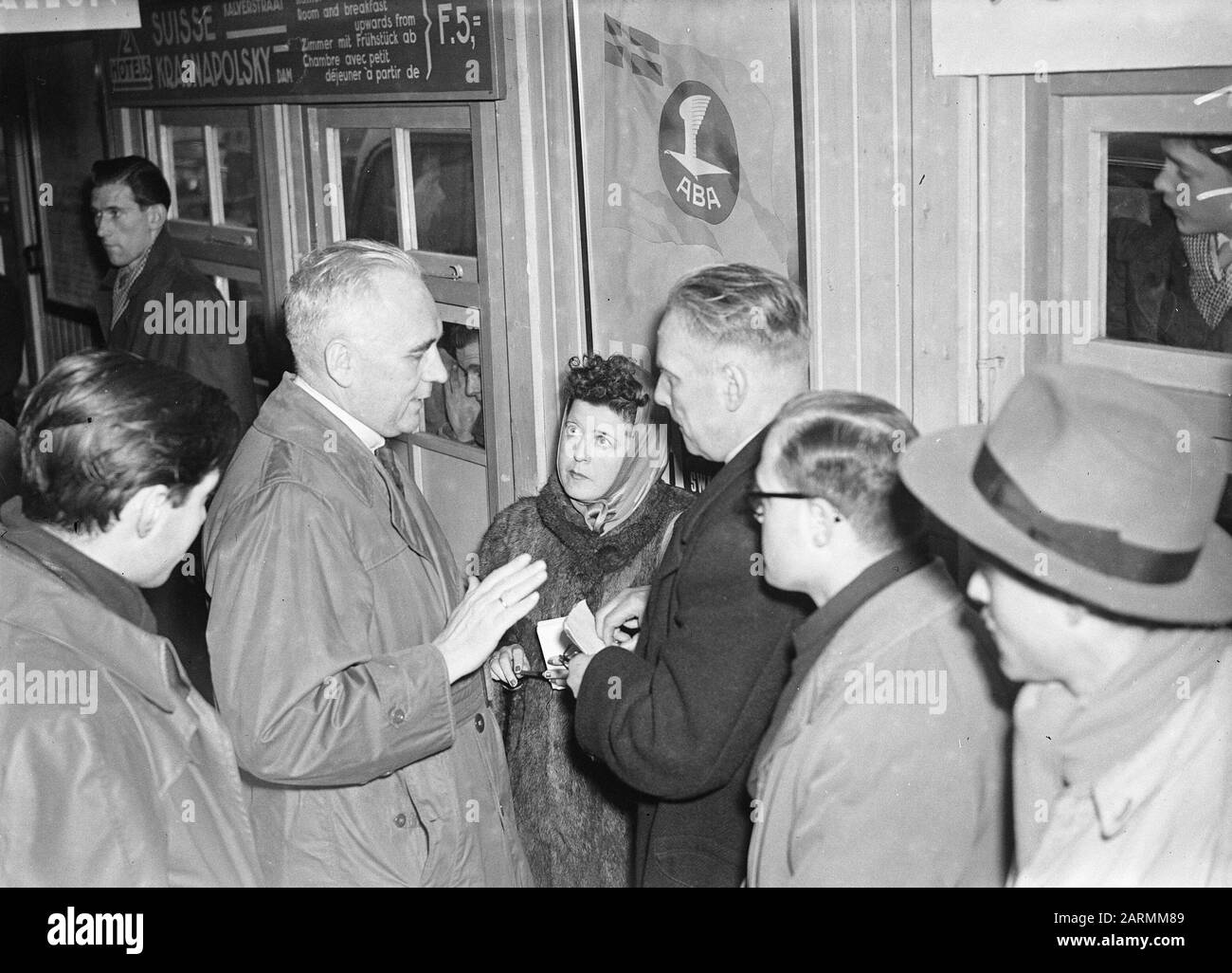 F. De Boer und die Journalisten Datum: 4. April 1947 Stichwörter: Journalistis persönlicher Name: Boer F. DER Stockfoto