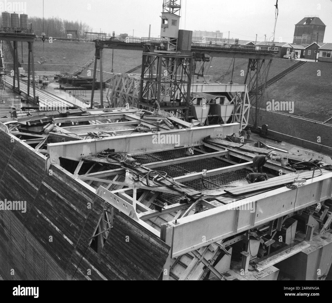 Erste Meter für den Metro-Tunnel mit Beton gegossen. Überblick über das Tunnelsegment im Schalungsdatum: 1. Dezember 1961 Stichwörter: U-Bahnen, Übersichten, Segmente, Tunnel Stockfoto