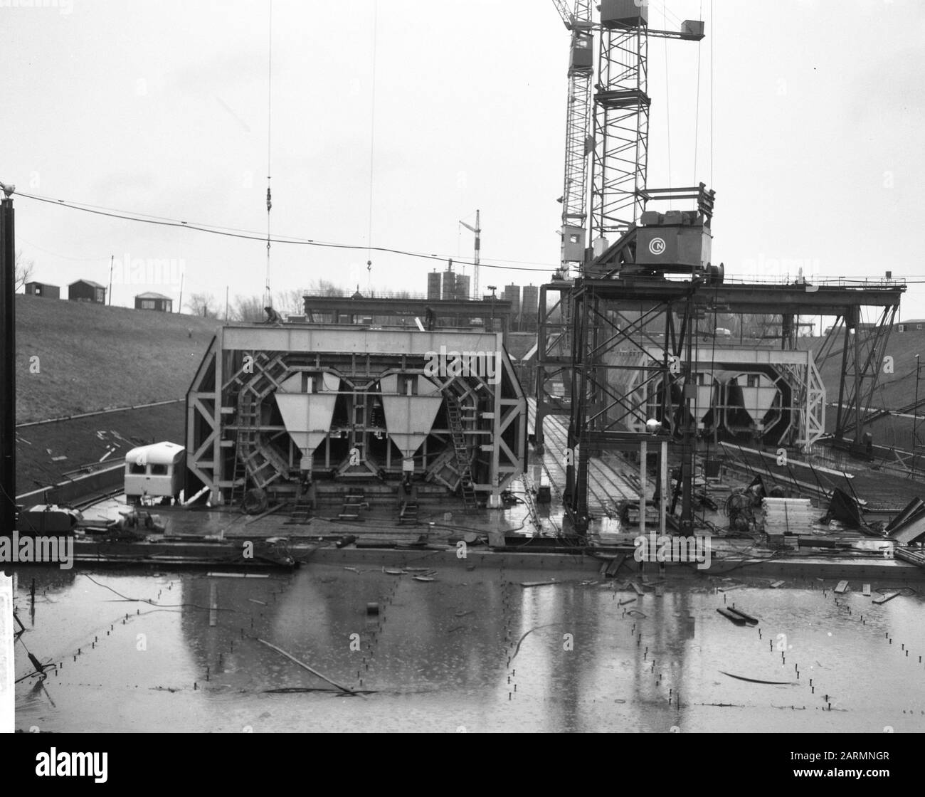 Erste Meter für den Metro-Tunnel mit Beton gegossen. Überblick über das Tunnelsegment im Schalungsdatum: 1. Dezember 1961 Stichwörter: U-Bahnen, Übersichten, Segmente, Tunnel Stockfoto
