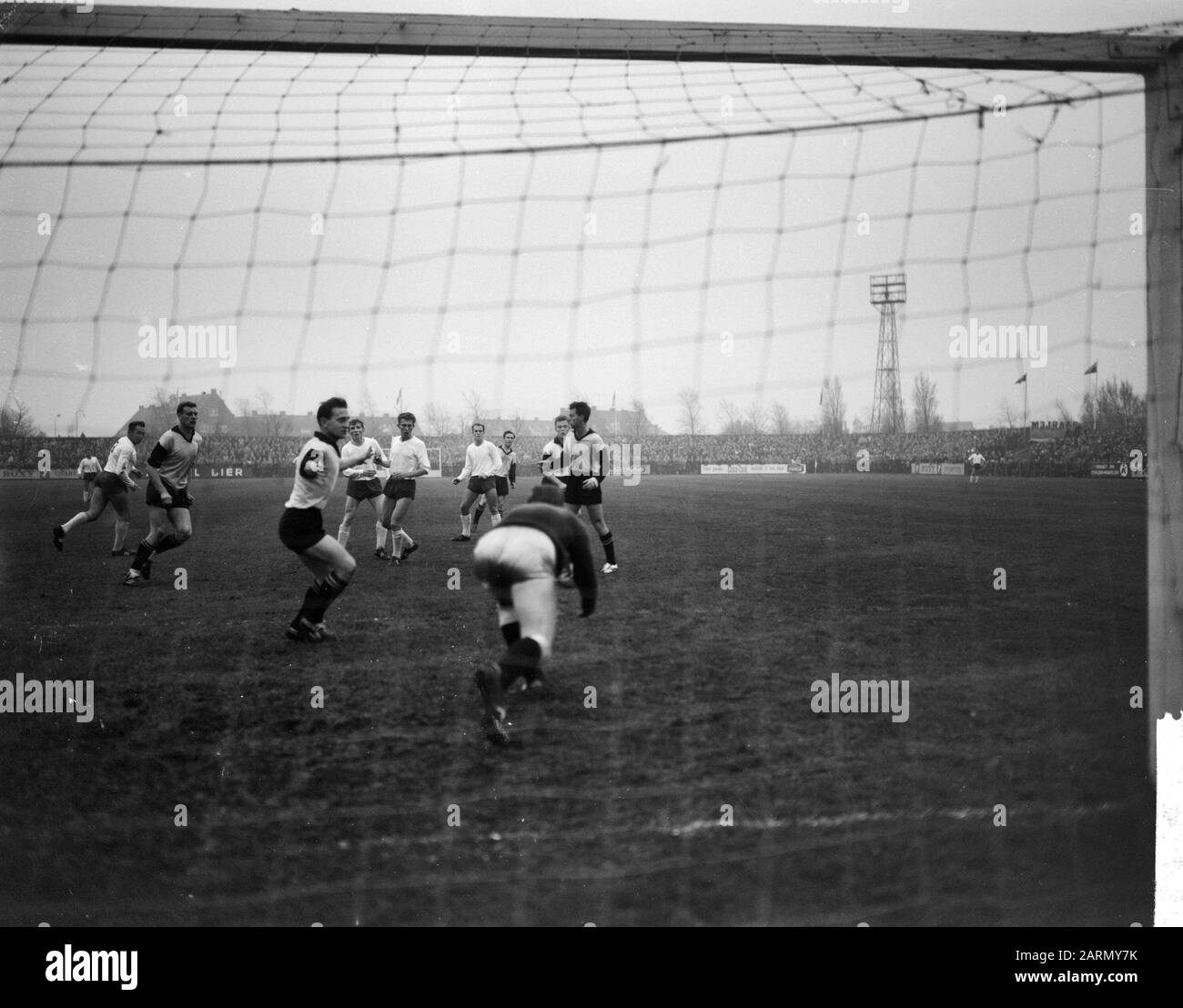Haarlem versus t Gooi 2-0, Spielmoment Datum: 24. November 1962 Ort: Haarlem Schlagwörter: Spielmomente, Sport, Fußball Stockfoto