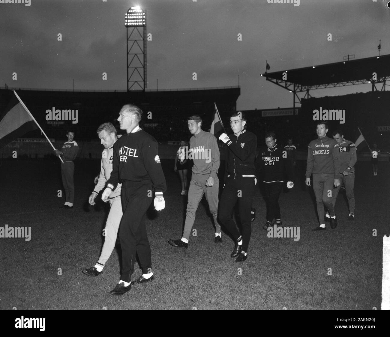 Revanches Radweltmeisterschaften im Olympiastadion. Huldiging van Jan Derksen Datum: 12. August 1963 Ort: Amsterdam, Noord-Holland Schlüsselwörter: Sport, Radsport persönlicher Name: Derksen Jan Stockfoto