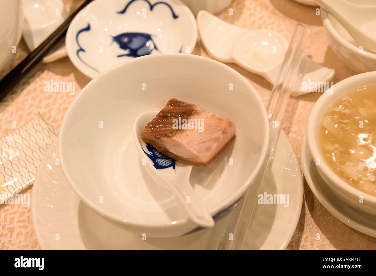Chinesisches Restaurant, gebratenes Ferkel, Hong Kong, China. Stockfoto