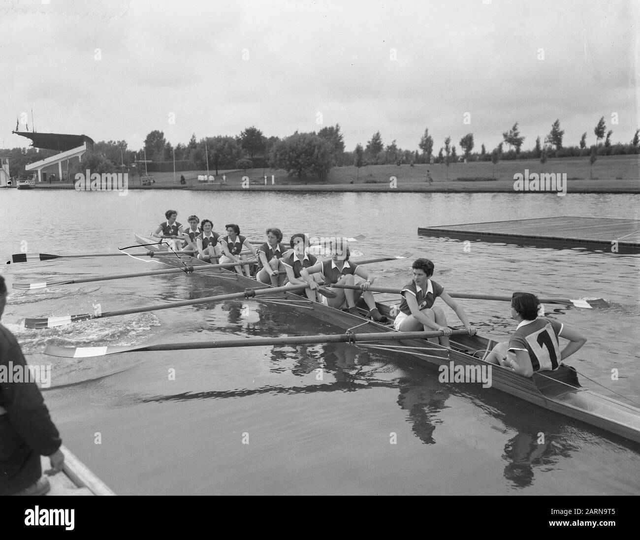 Ruder-Europameisterschaften auf dem Waldplatz, Damen Datum: 20. August 1954 Ort: Amsterdam, Amsterdamse Bos, Bosbaan, Noord-Holland Schlagwörter: Ruder-Meisterschaften Stockfoto