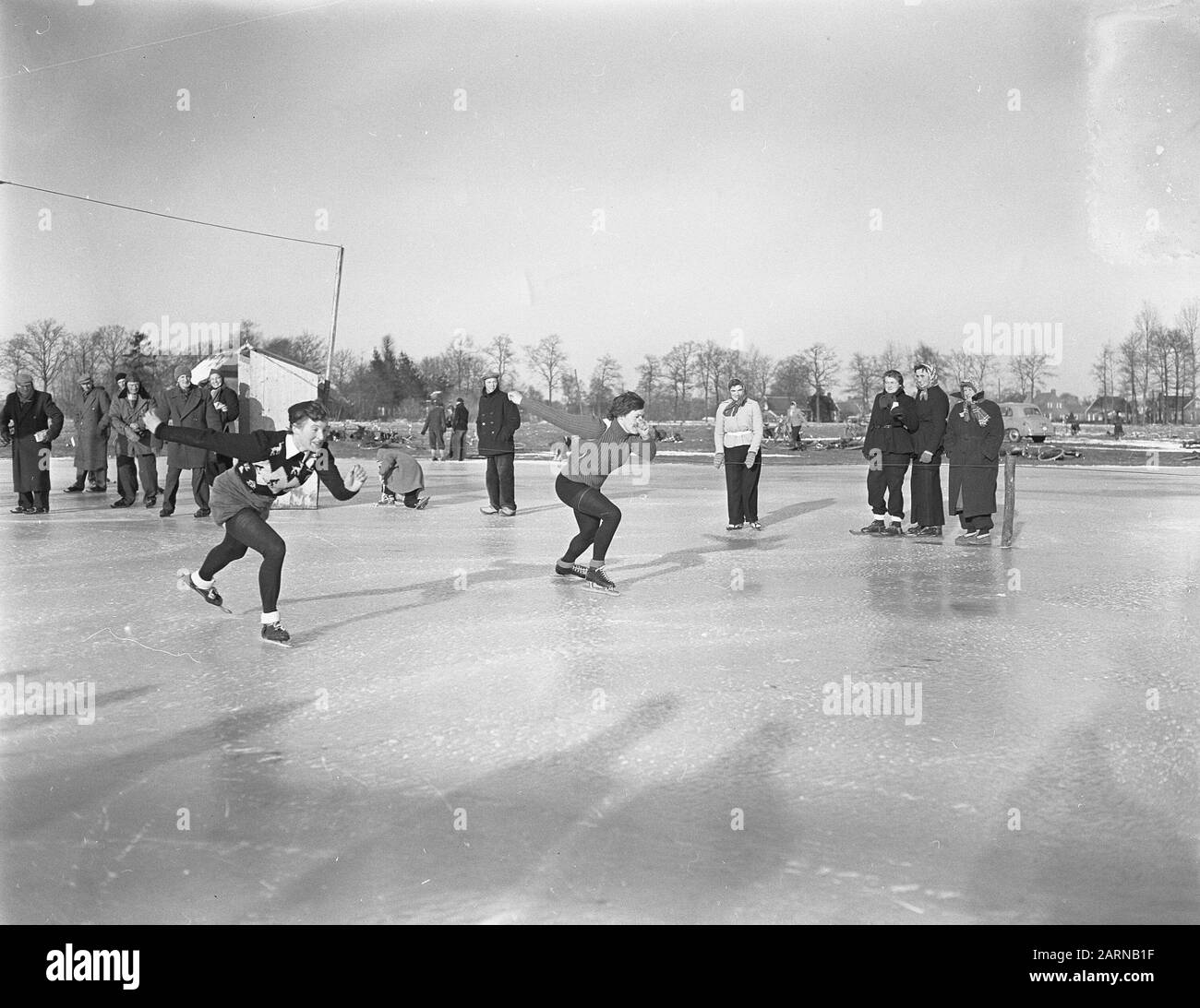 Für Frauen Eelde Van de Meer (l), Ike Voorma Nienhuis (r) Datum: 31. Januar 1956 Ort: Eelde Schlüsselwörter: Laufen, Frauen persönlicher Name: IKE Voorma Nienhuis Stockfoto