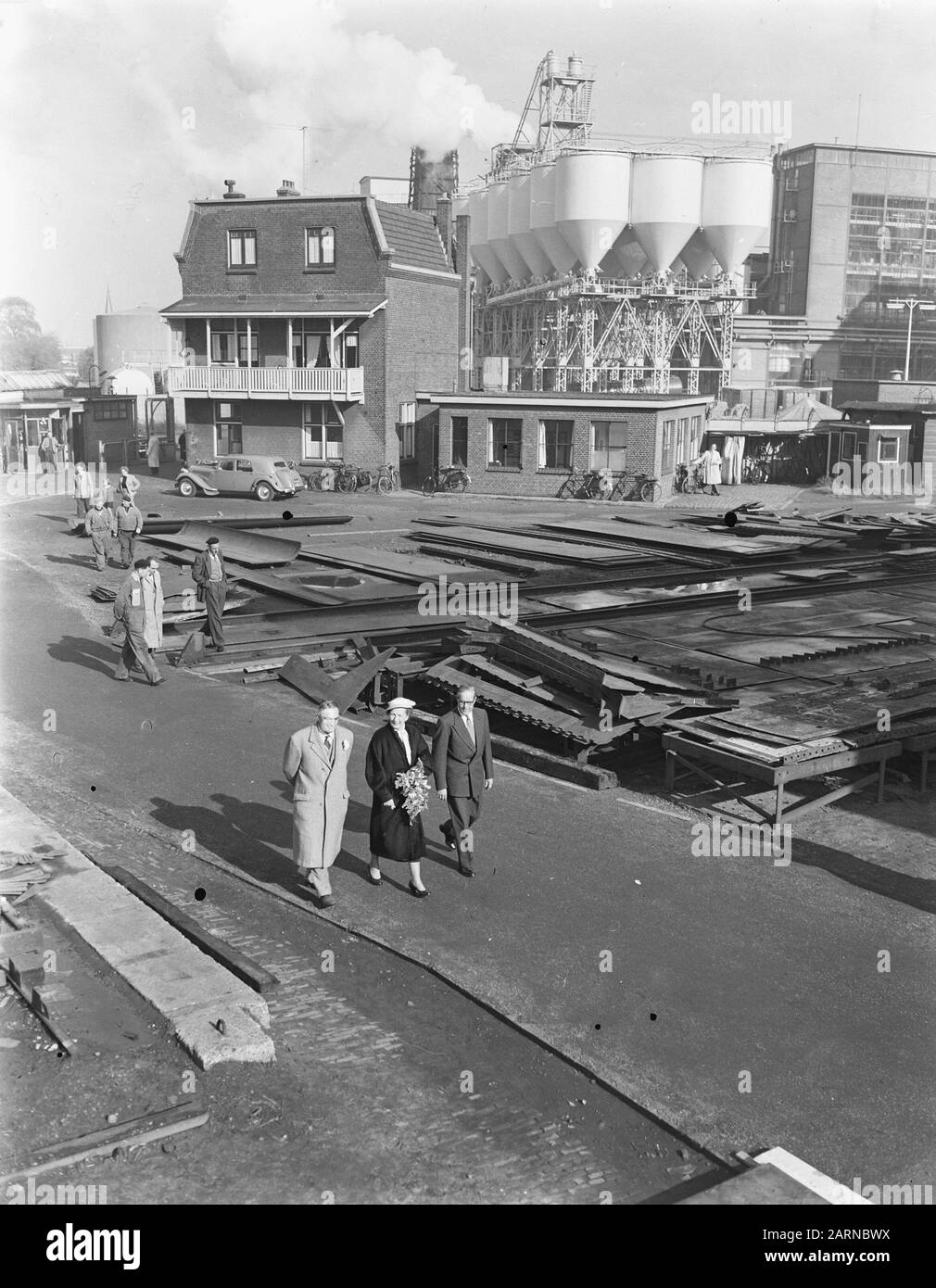 Tewaterlating Diesel Electric Piston for Panama, Yard Amsterdam Datum: 22. Oktober 1955 Standort: Amsterdam, Noord-Holland Schlüsselwörter: Tewaterlatingen Stockfoto