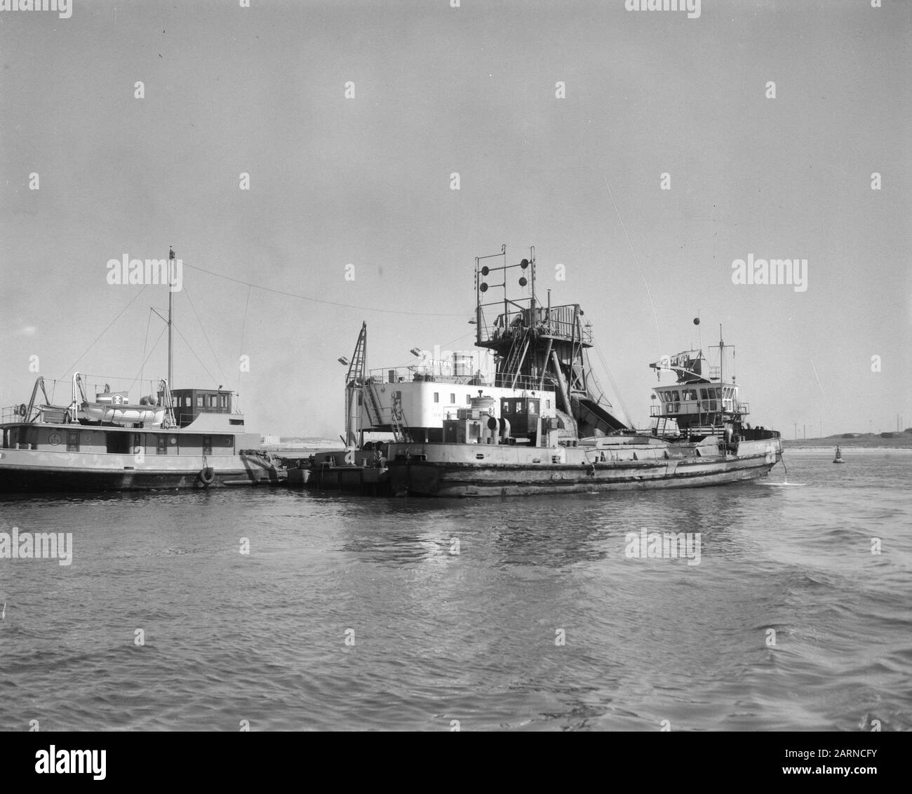 Wrackfreiheit zwischen den pieeren IJmuiden, dem englischen Kolben Sea Way Datum: 31. März 1965 Ort: IJmuiden Schlüsselwörter: Pistons Stockfoto