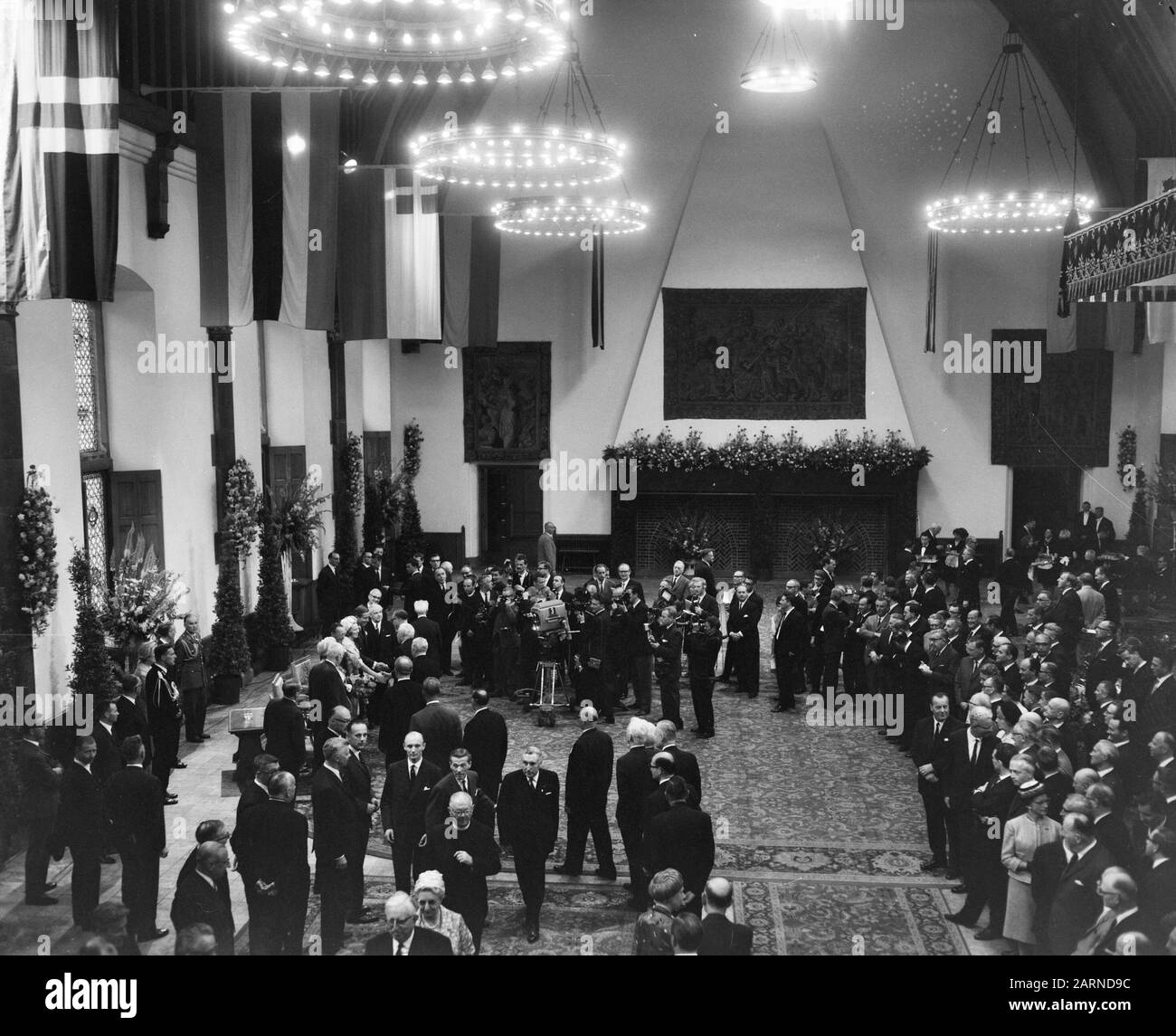 Engagement Prinzessin Beatrix, Überblicksfeier im Rittersaal Datum: 29. Juni 1965 Schlüsselwörter: Engagement, Zeremonie persönlicher Name: Beatrix, Fürstin Institutionenname: Ritter-Halle Stockfoto