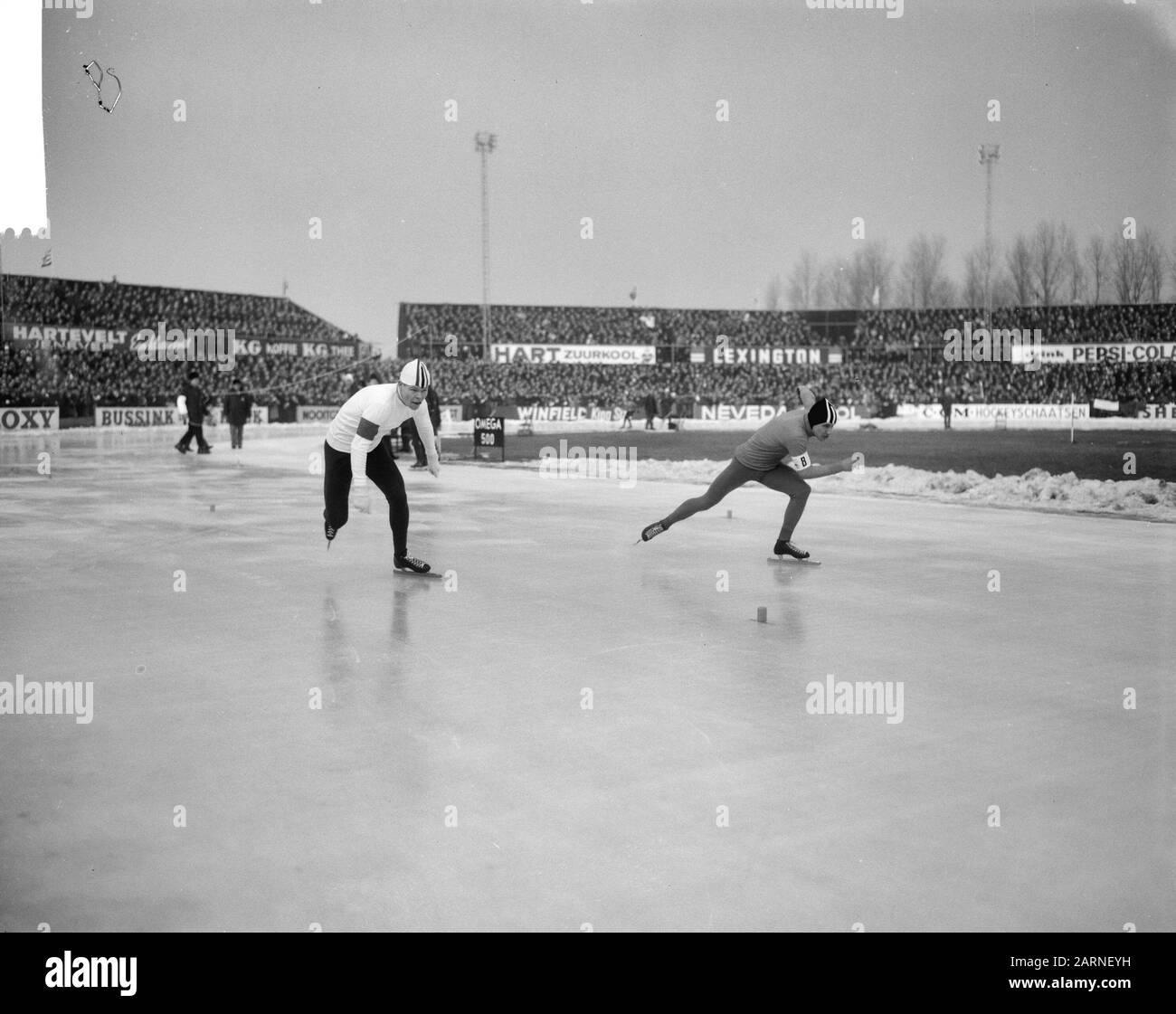 Skating Europameisterschaften in Deventer, Nummer 8, Kees Verkerk Datum: 22. Januar 1966 Ort: Deventer Schlüsselwörter: SCHAATSCHAMPIES Personenname: Verkerk, Kees Stockfoto